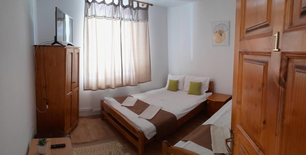 Levi Panzio Bed & Breakfast Praid Exterior foto